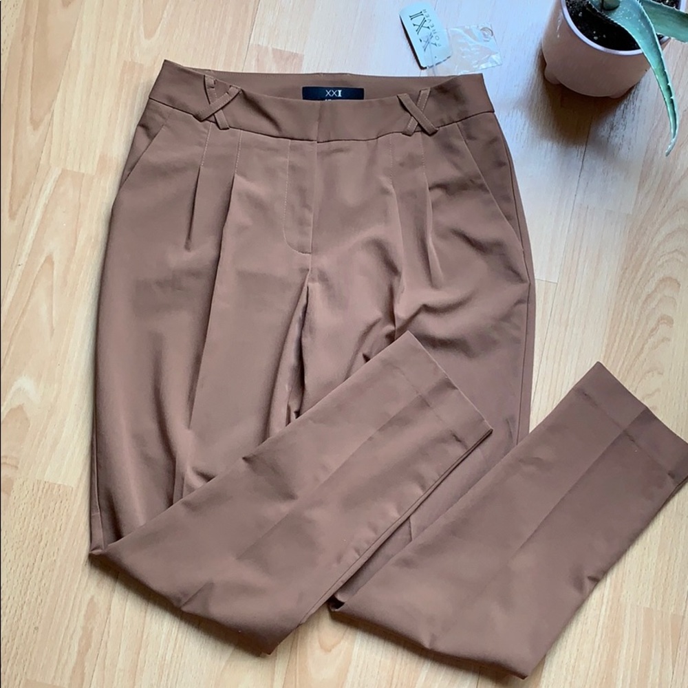 🆕 Forever 21 Camel Pleated Dress Pant Size S